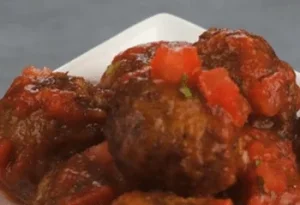 7 rundergehaktballetjes met tomatensaus