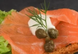 Gerookte zalm op een crostini